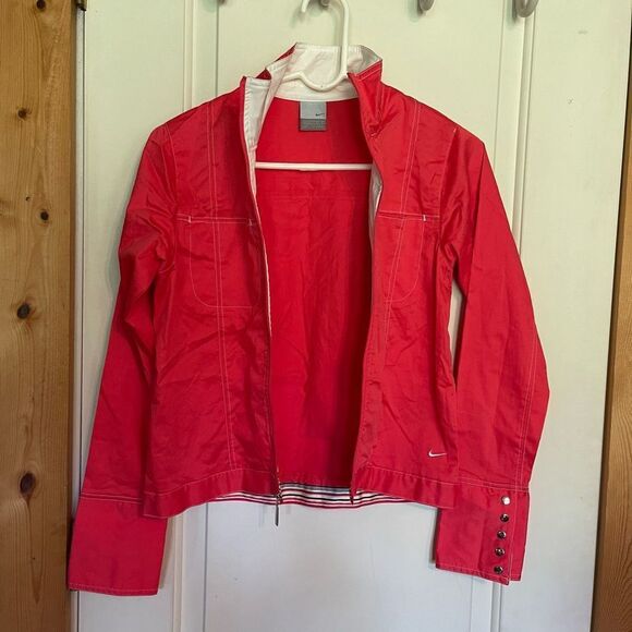 Nike Womens jacket size XS
Pink’ish/red shade of color
Snap sleeves - Picture 5 of 8